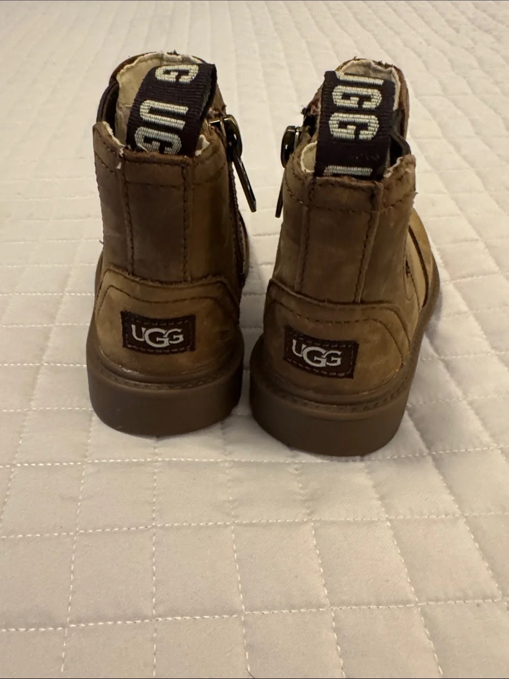 Ugg size 6 never worn nubuck brown boots leather